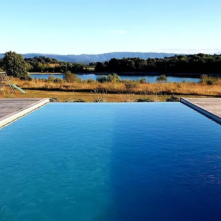 Contemporary Lake-view 카르카손