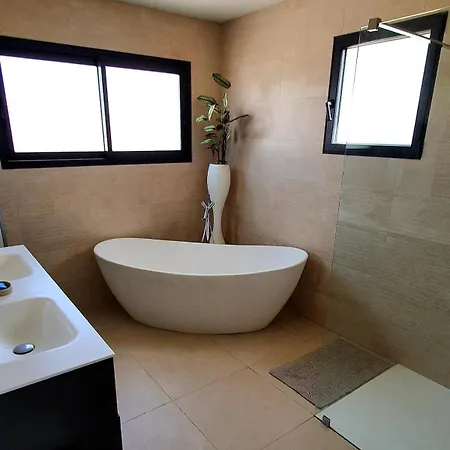 Contemporary Lake-view 빌라 *